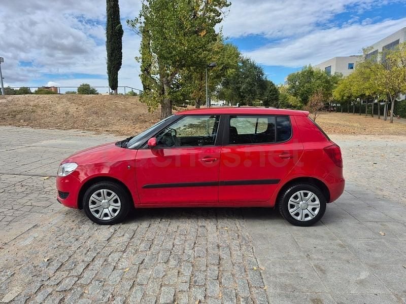 Usado Skoda Fabia Ambition 60 CV (44 kW) 2013 Rojo Berlina