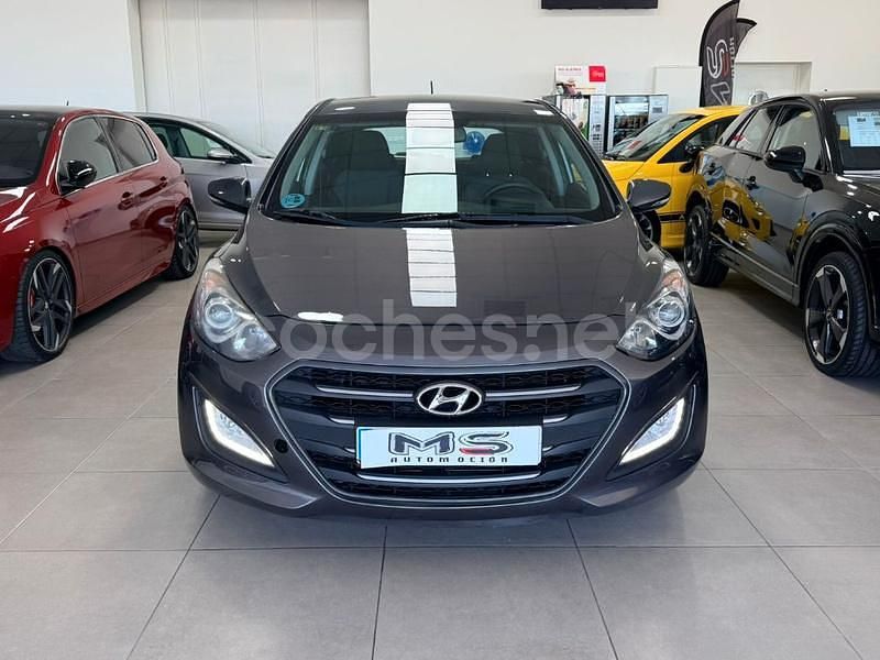 Usado Hyundai i30 135 CV (99 kW) 2015 Gris / plata Berlina