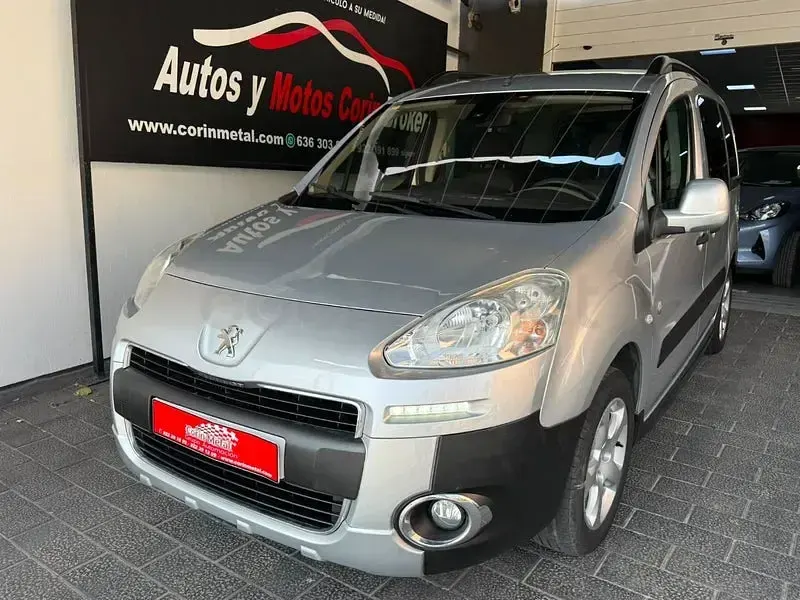 Usado Peugeot Partner Tepee Outdoor 115 CV (84 kW) 2015 Gris / plata Monovolumen