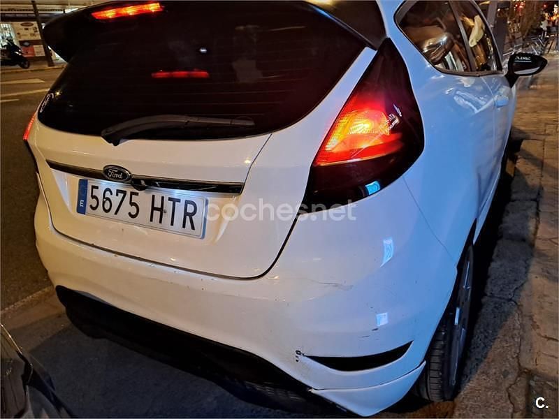 Usado Ford Fiesta Trend 95 CV (69 kW) 2013 Blanco Utilitario