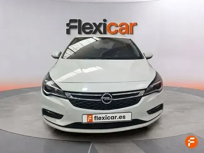 Usado Opel Astra Selective 110 CV (80 kW) 2018 Blanco Berlina