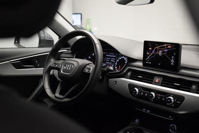 Usado Audi A4 Advanced 150 CV (110 kW) 2017 Gris / plata Familiar