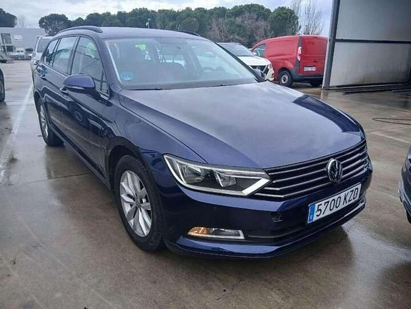 Usado VW Passat Advance 120 CV (88 kW) 2019 Azul Familiar