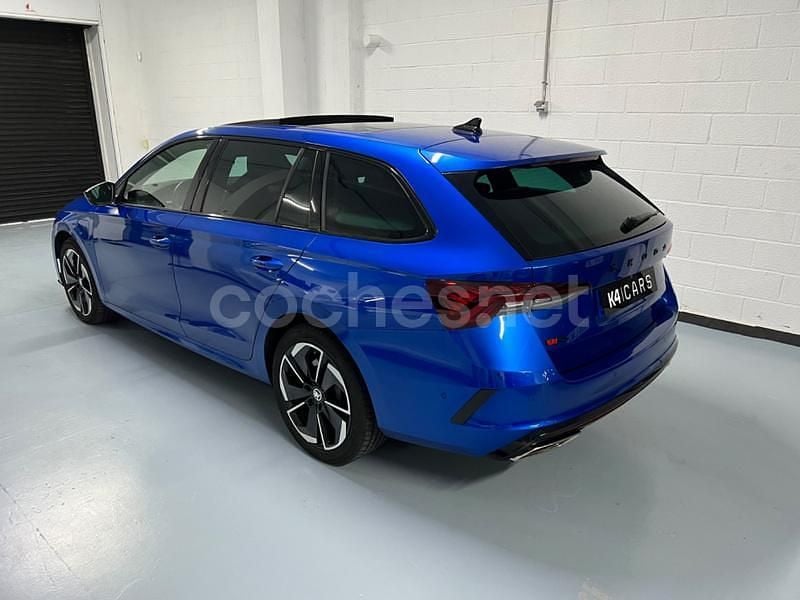 Usado Skoda Octavia RS 245 CV (180 kW) 2021 Azul Familiar