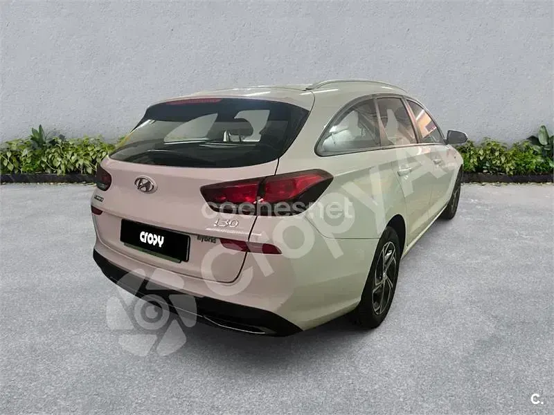 Usado Hyundai i30 120 CV (88 kW) 2023 Blanco Familiar
