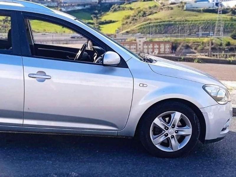 Usado Kia Ceed 116 CV (85 kW) 2010 Gris Utilitario