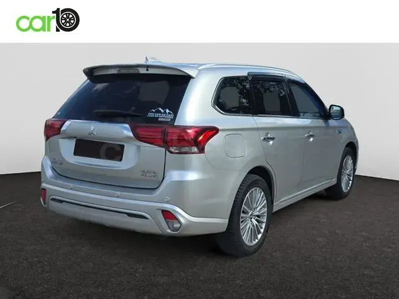 Usado Mitsubishi Outlander P-HEV 224 CV (164 kW) 2020 Gris / plata SUV