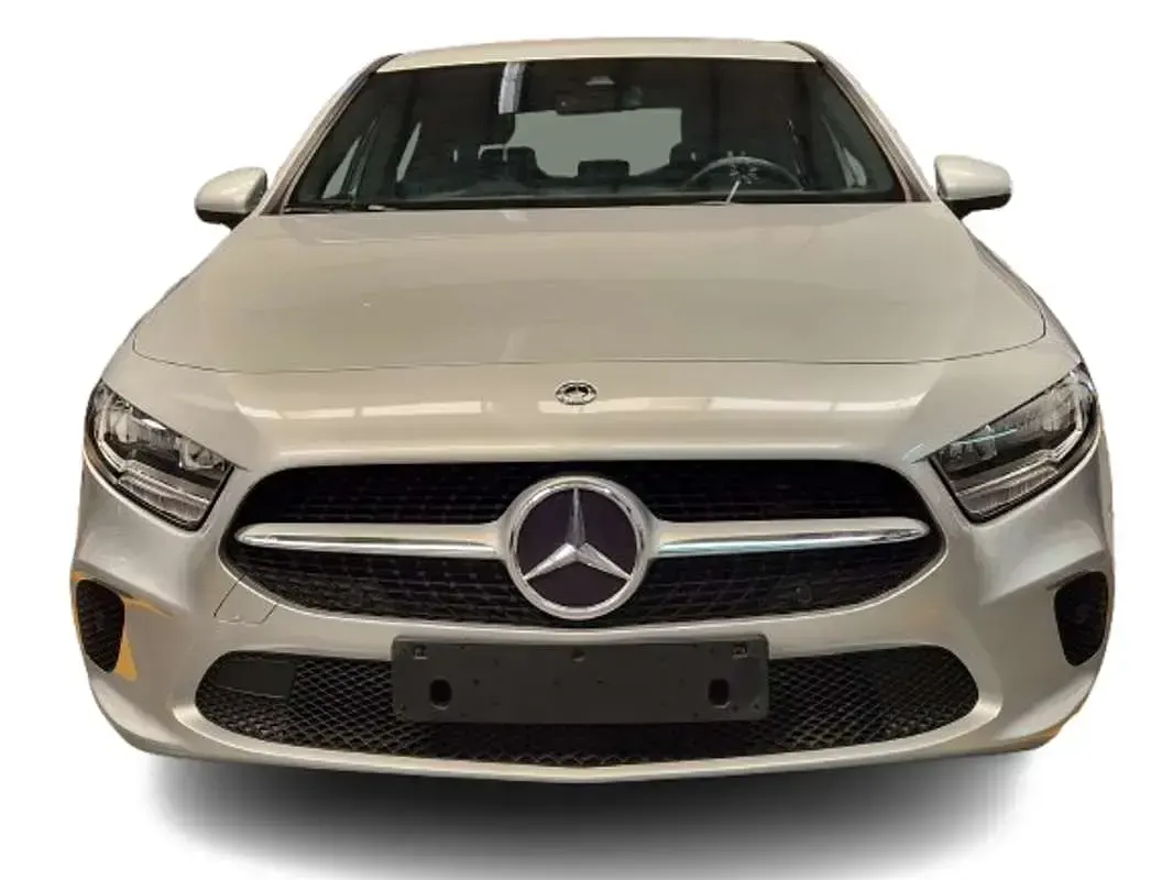 Usado Mercedes A180 116 CV (85 kW) 2020 Plateado Utilitario