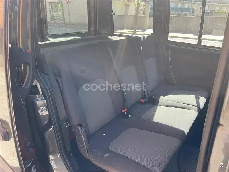 Usado Fiat Doblò Active 105 CV (77 kW) 2010 Gris / plata Monovolumen