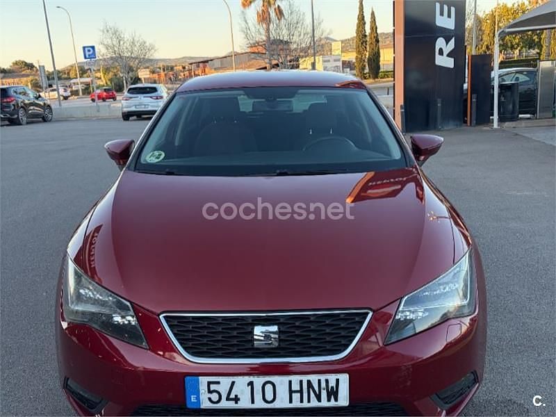 Usado Seat Leon Style 105 CV (77 kW) 2013 Rojo Berlina