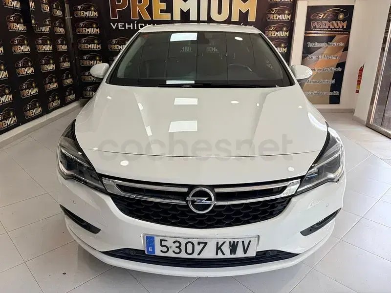 Usado Opel Astra Dynamic 110 CV (80 kW) 2019 Blanco Berlina