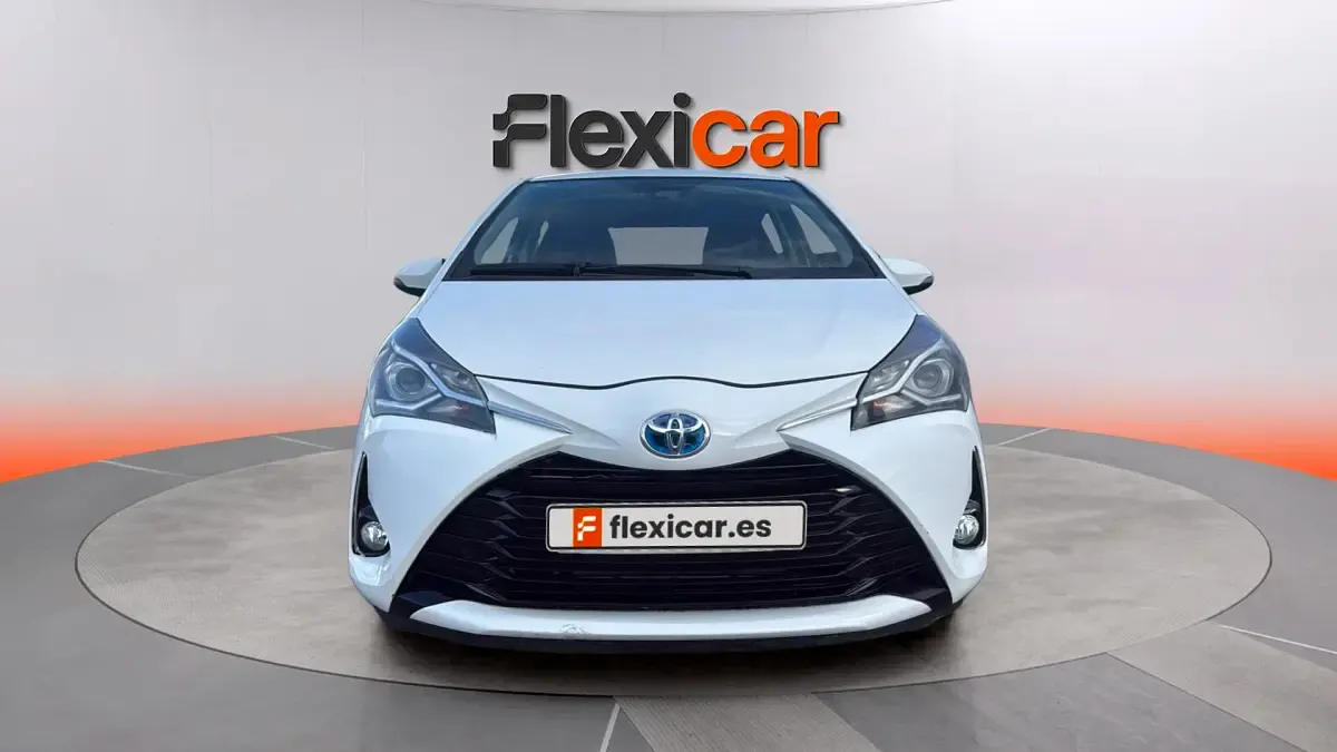 Usado Toyota Yaris Hybrid Active 116 CV (85 kW) 2021 Blanco Berlina