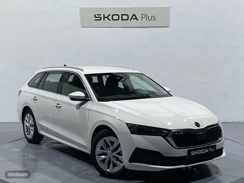 Blanco Usado 2024 Skoda Octavia Ambition Familiar | 24.015 € (Precio justo) - Imagen 1/4