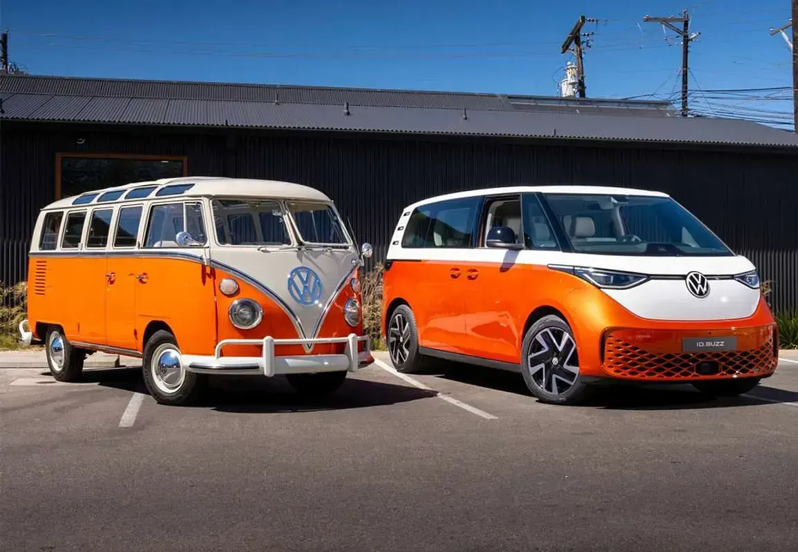 Usado VW ID. Buzz Pro 150 kW (204 CV) 2023 Gris Monovolumen