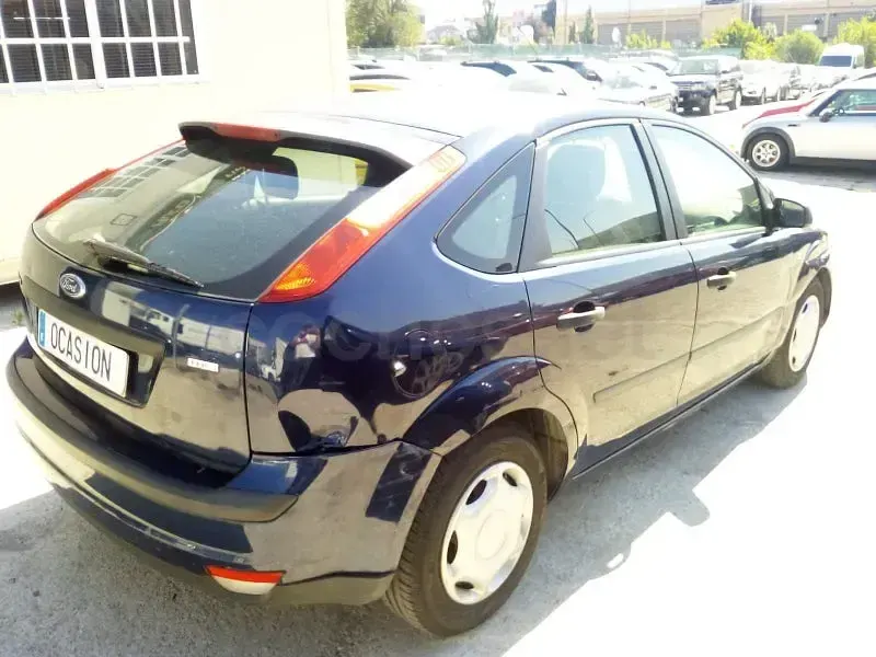 Usado Ford Focus 115 CV (84 kW) 2005 Azul Berlina