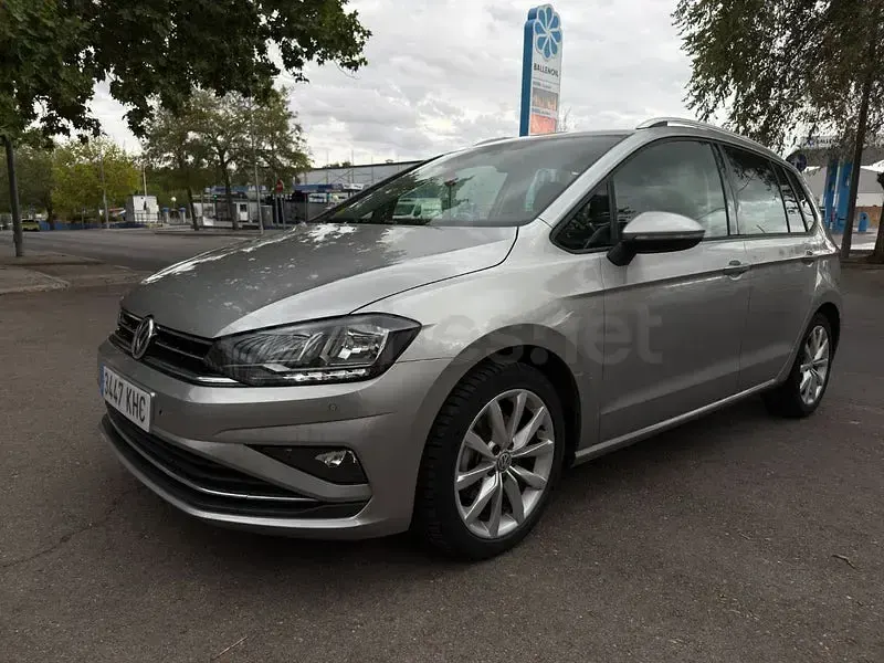 Usado VW Golf Sportsvan Advance 130 CV (95 kW) 2018 Gris / plata Monovolumen