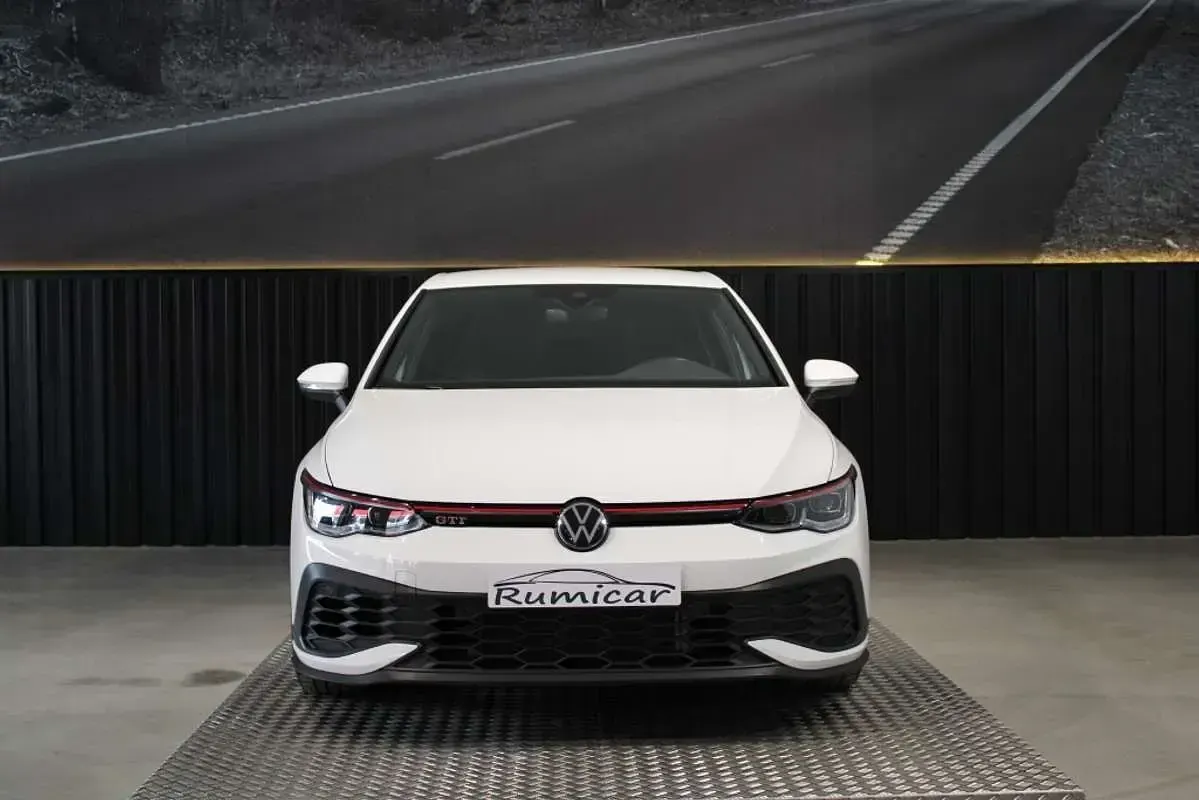 Usado VW Golf VII GTI 300 CV (220 kW) 2021 Blanco Utilitario