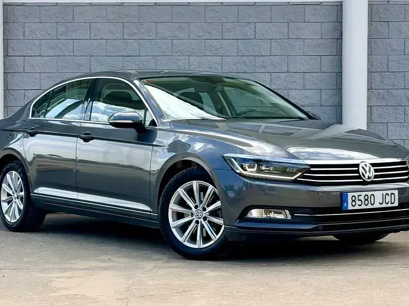 Usado VW Passat Sportline 150 CV (110 kW) 2015 Gris / plata Berlina
