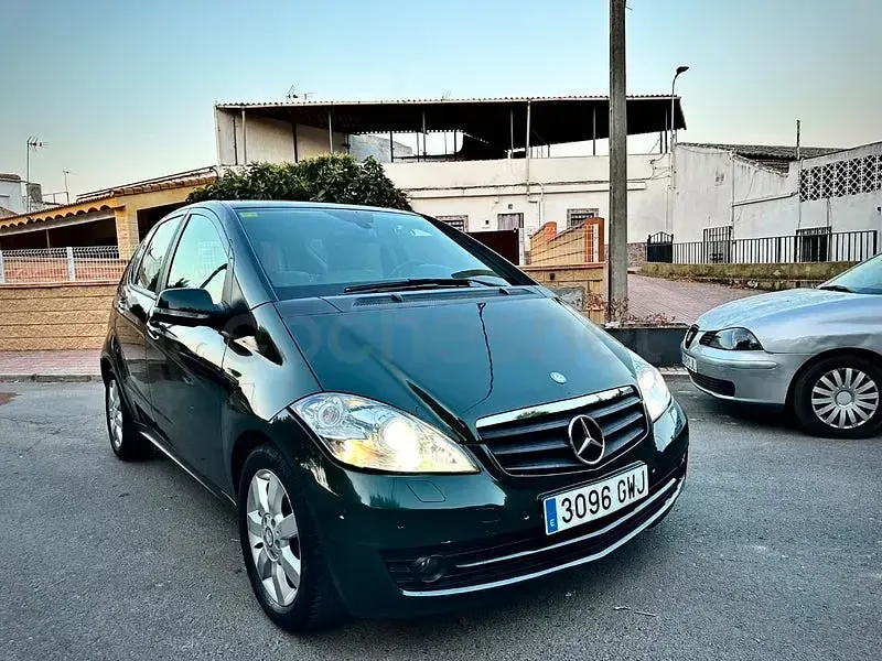 Usado Mercedes A180 Avantgarde 109 CV (80 kW) 2010 Verde Monovolumen