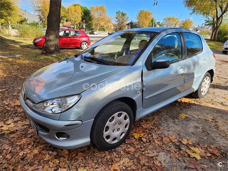 Gris / plata Usado 2004 Peugeot 206 Berlina | 1700 € (Buen precio) - Imagen 1/4