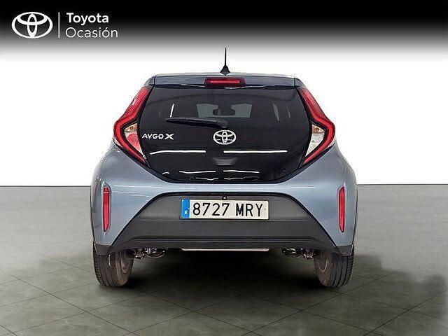 Usado Toyota Aygo X Play 72 CV (52 kW) 2024 Gris / plata SUV