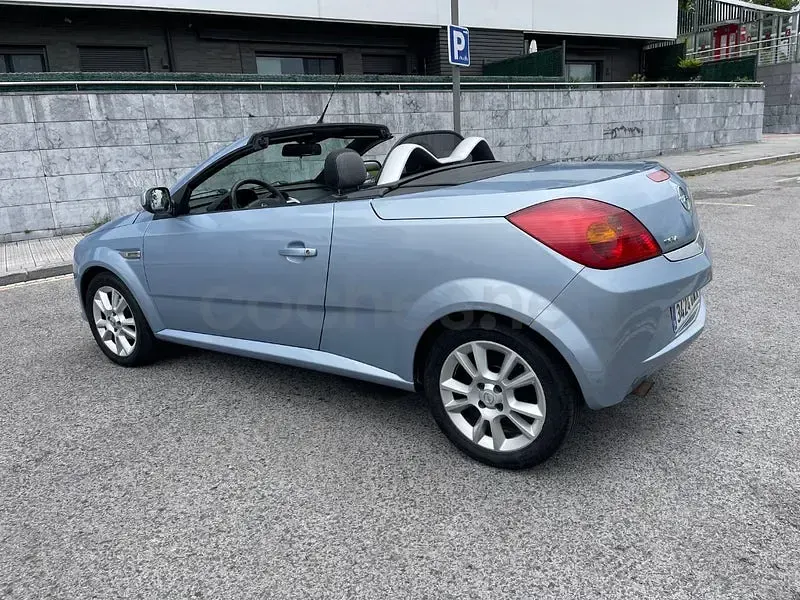 Usado Opel Tigra Sport 90 CV (66 kW) 2005 Azul Descapotable