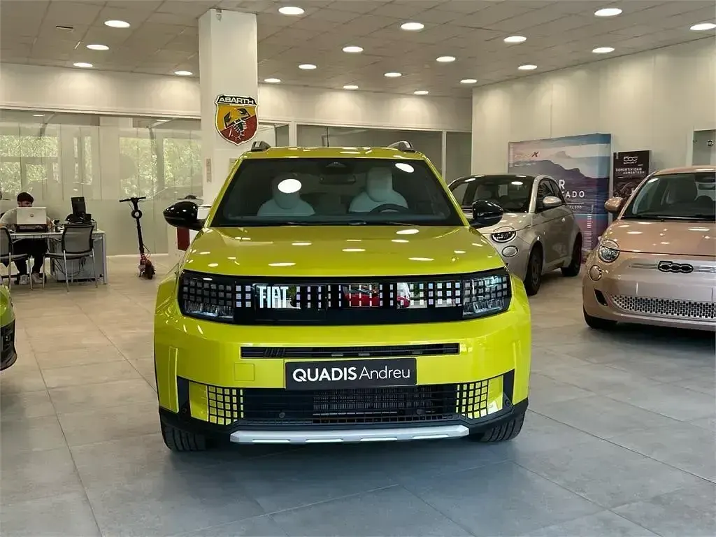 Nuevo Fiat Grande Panda La Prima 110 CV (80 kW) 2025 Amarillo Utilitario