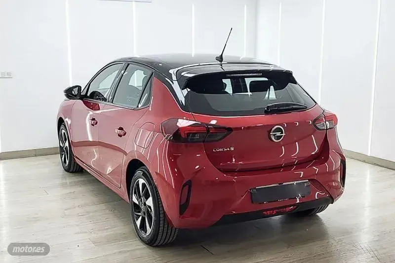 Usado Opel Corsa-e 100 kW (136 CV) 2023 Rojo Utilitario