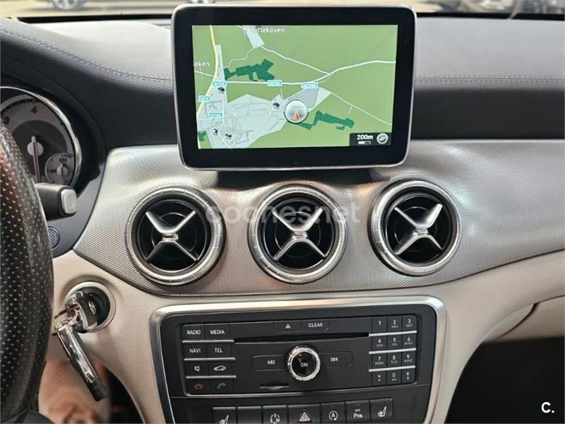 Usado Mercedes CLA200 136 CV (100 kW) 2015 Gris / plata Berlina