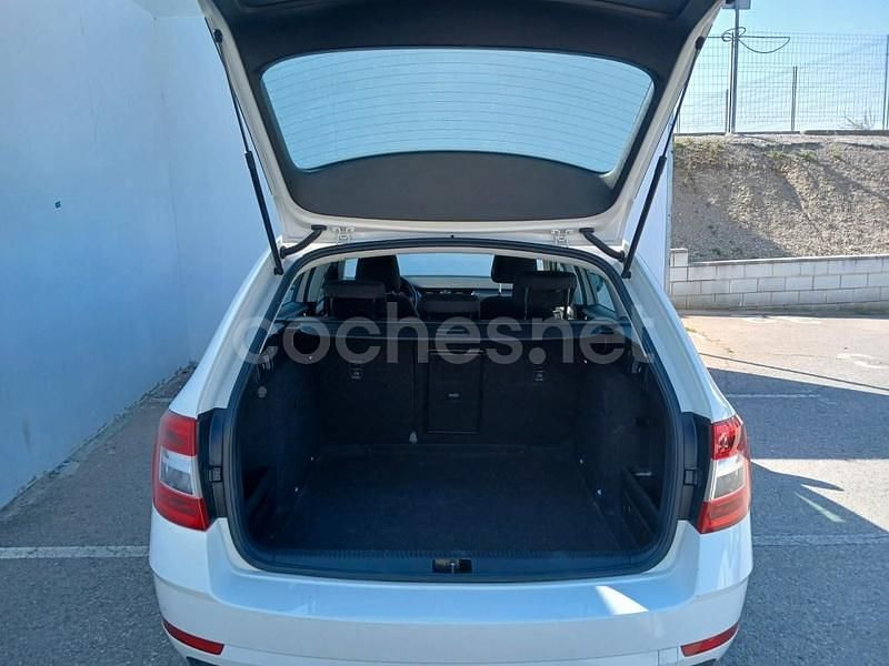 Usado Skoda Octavia Ambition 115 CV (84 kW) 2020 Blanco Familiar