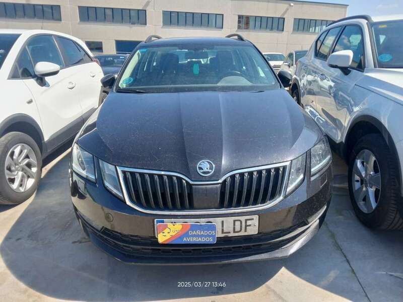 Negro Usado 2019 Skoda Octavia Ambition Familiar | 5800 € - Imagen 1/4