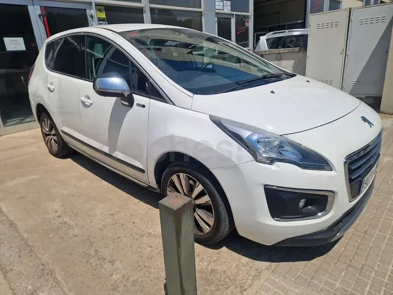 Usado Peugeot 3008 Allure 150 CV (110 kW) 2015 Blanco Familiar