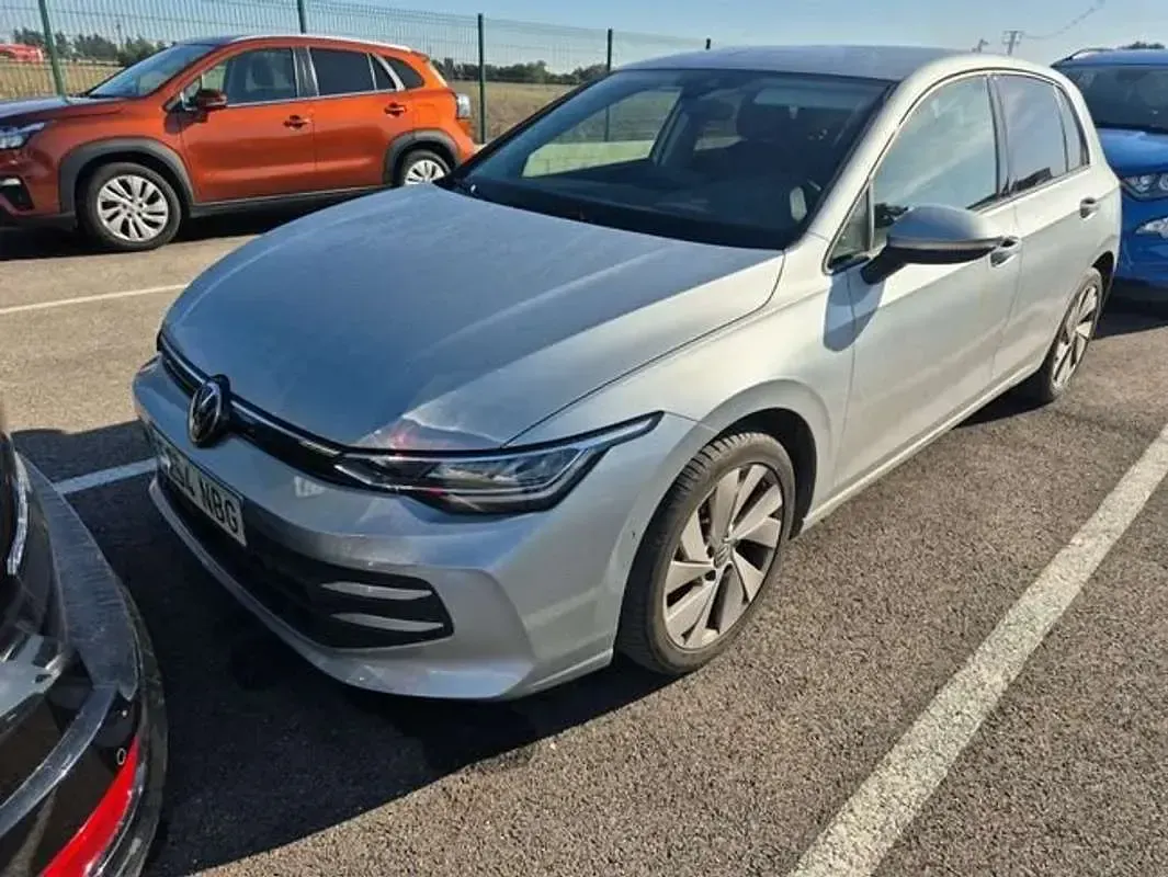 Usado VW Golf VIII 116 CV (85 kW) 2025 Gris Utilitario