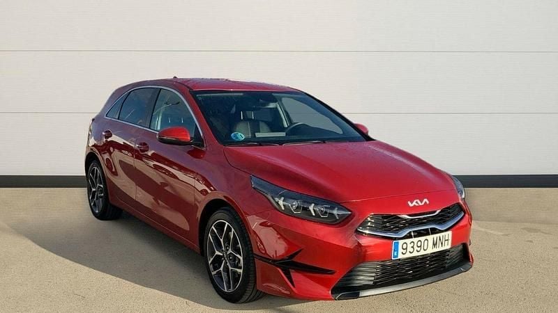 Rojo Usado 2024 Kia Ceed | 22.500 € (Un poco caro) - Imagen 1/4