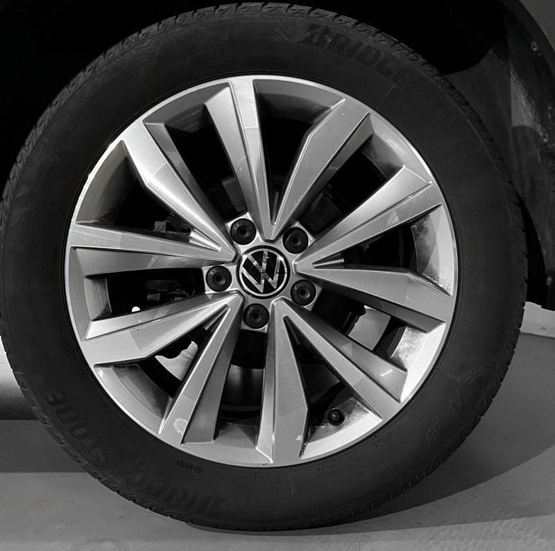 Usado VW T-Roc Edition 110 CV (80 kW) 2022 Gris ceniza metalizado SUV