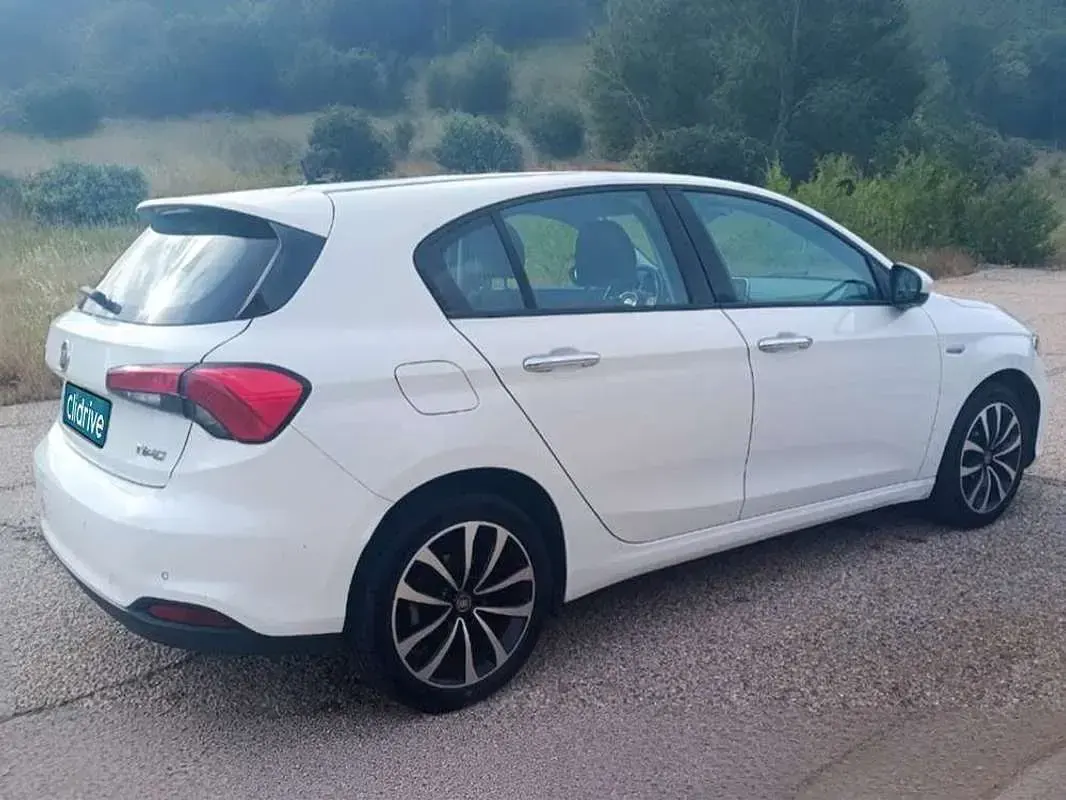 Usado Fiat Tipo Lounge 120 CV (88 kW) 2017 Blanco Berlina