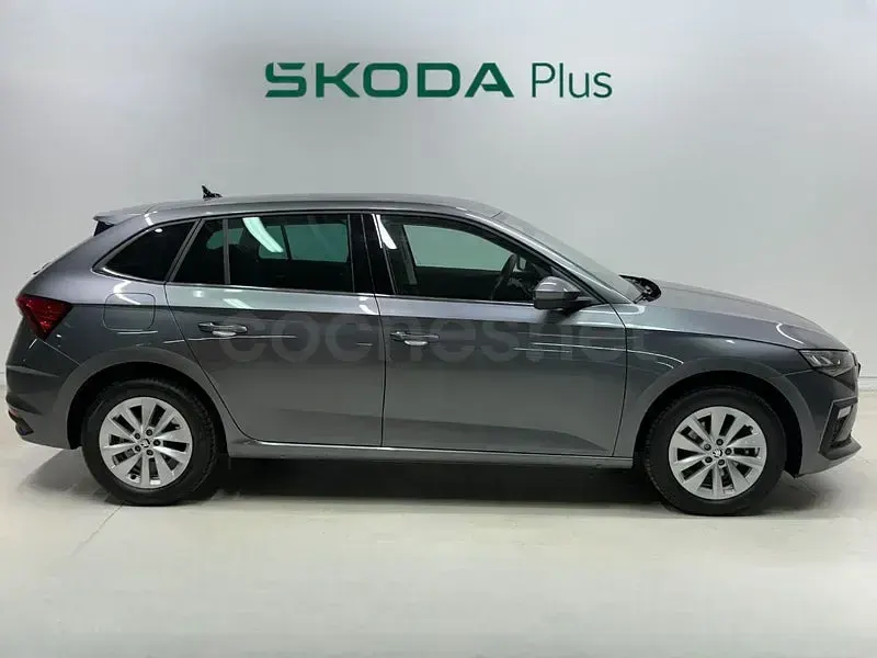 Usado Skoda Scala Selection 115 CV (84 kW) 2025 Gris / plata Utilitario