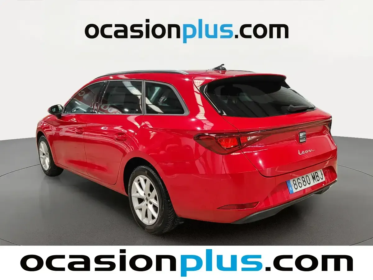 Begagnad Seat Leon Style 110 HK (80 kW) 2022 Röd Kombi