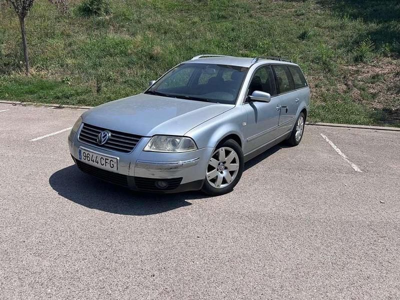 Gris Usado 2003 VW Passat Highline Familiar | 1975 € (Buen precio) - Imagen 1/4