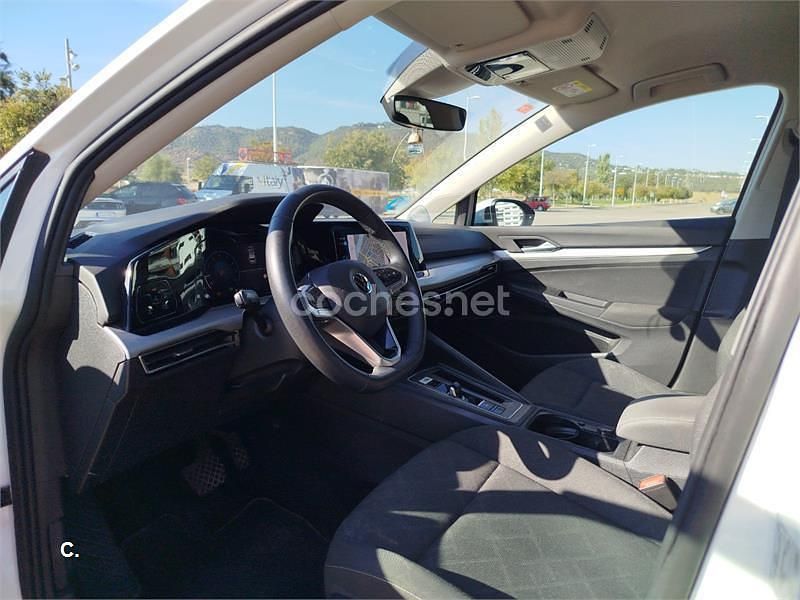 Usado VW Golf VIII Life 110 CV (80 kW) 2021 Blanco Familiar