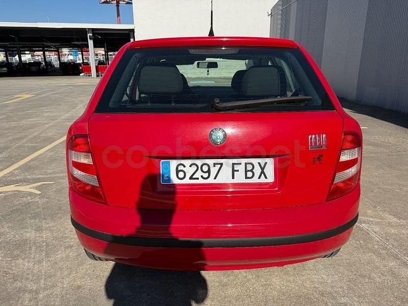 Usado Skoda Fabia 64 CV (47 kW) 2006 Rojo Berlina