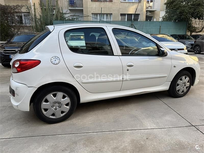 Usado Peugeot 206+ 60 CV (44 kW) 2012 Blanco Utilitario