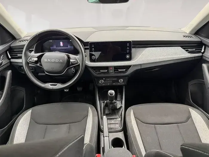 Usado Skoda Kamiq Selection 116 CV (85 kW) 2025 Azul SUV