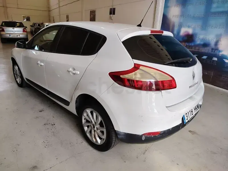 Usado Renault Mégane Expression 90 CV (66 kW) 2012 Blanco Berlina