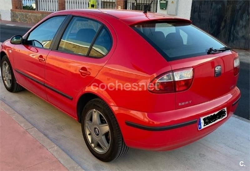 Usado Seat Leon Stella 105 CV (77 kW) 2003 Rojo Utilitario