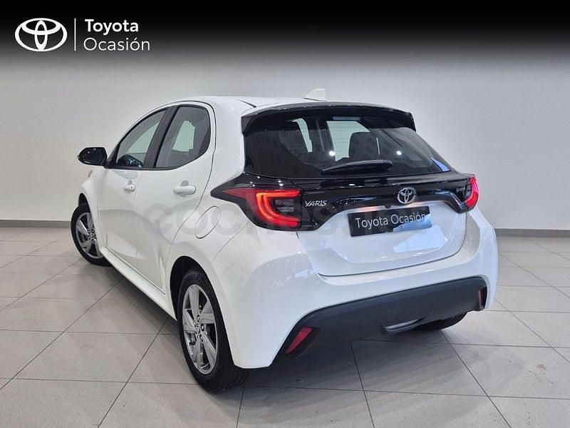 Usado Toyota Yaris Hybrid Active 116 CV (85 kW) 2025 Blanco Berlina