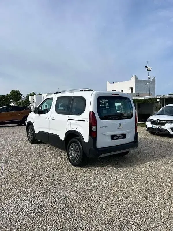 Usado Peugeot Rifter Active 102 CV (75 kW) 2022 Blanco Monovolumen
