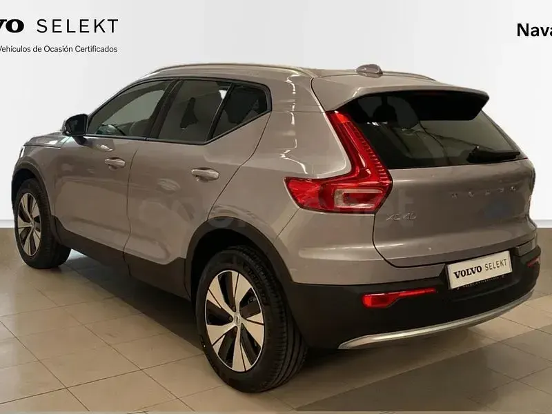Käytetty Volvo XC40 Core 163 HP (119 kW) 2025 Harmaa Katumaasturi