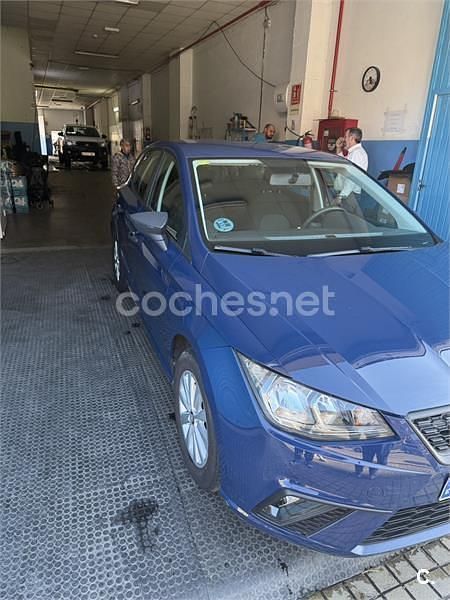 Usado Seat Ibiza Reference 95 CV (69 kW) 2018 Azul Utilitario