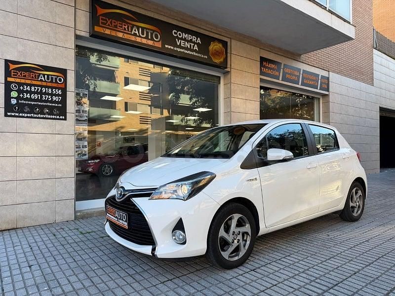 Usado Toyota Yaris Hybrid Active 100 CV (73 kW) 2015 Blanco Berlina